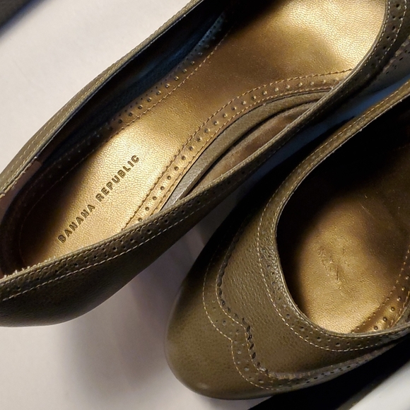 Banana Republic Olive Green Leather Wedges with wood heel - Picture 6 of 6